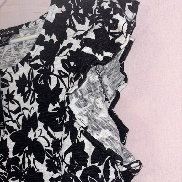 Beautiful Ruffle Blouse - Picture 2 of 10